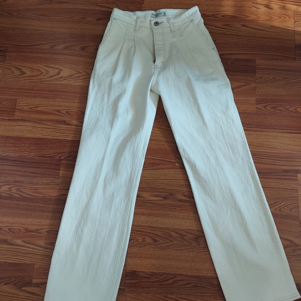 Abercrombie High Rise 90s Relaxed Jean with Pleats
